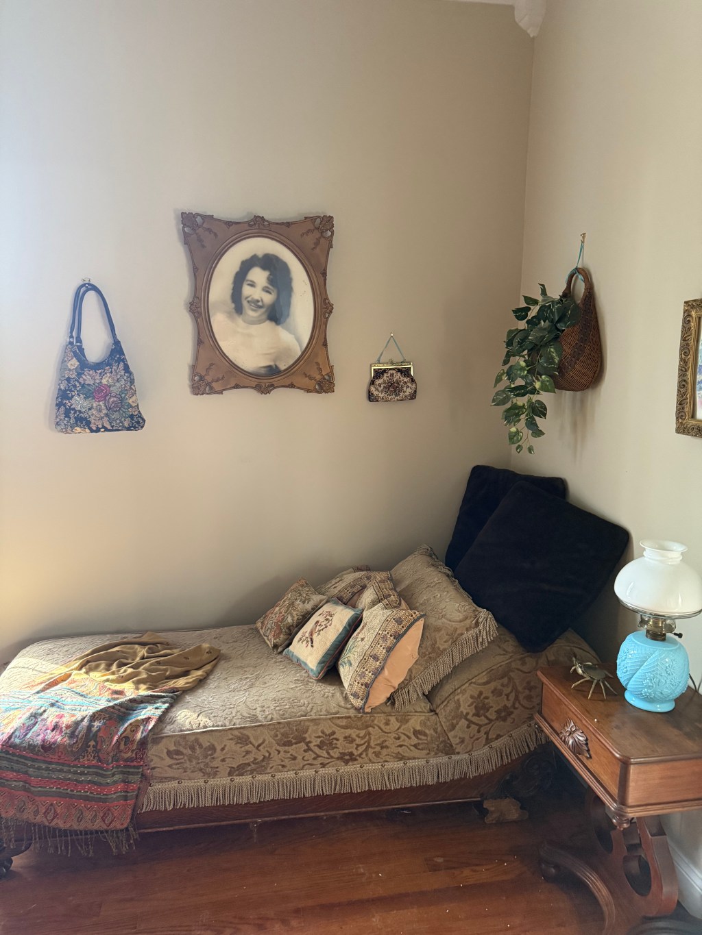 Old Farmhouse Bed and Breakfast / art gallery COMING&nbsp;SOON!